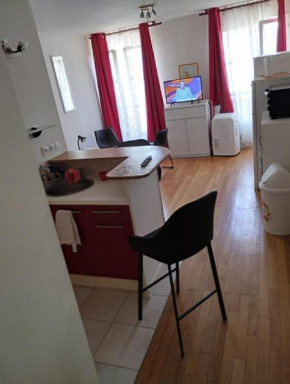 Studio calme et éclairé à 12 min à pied de Nation
